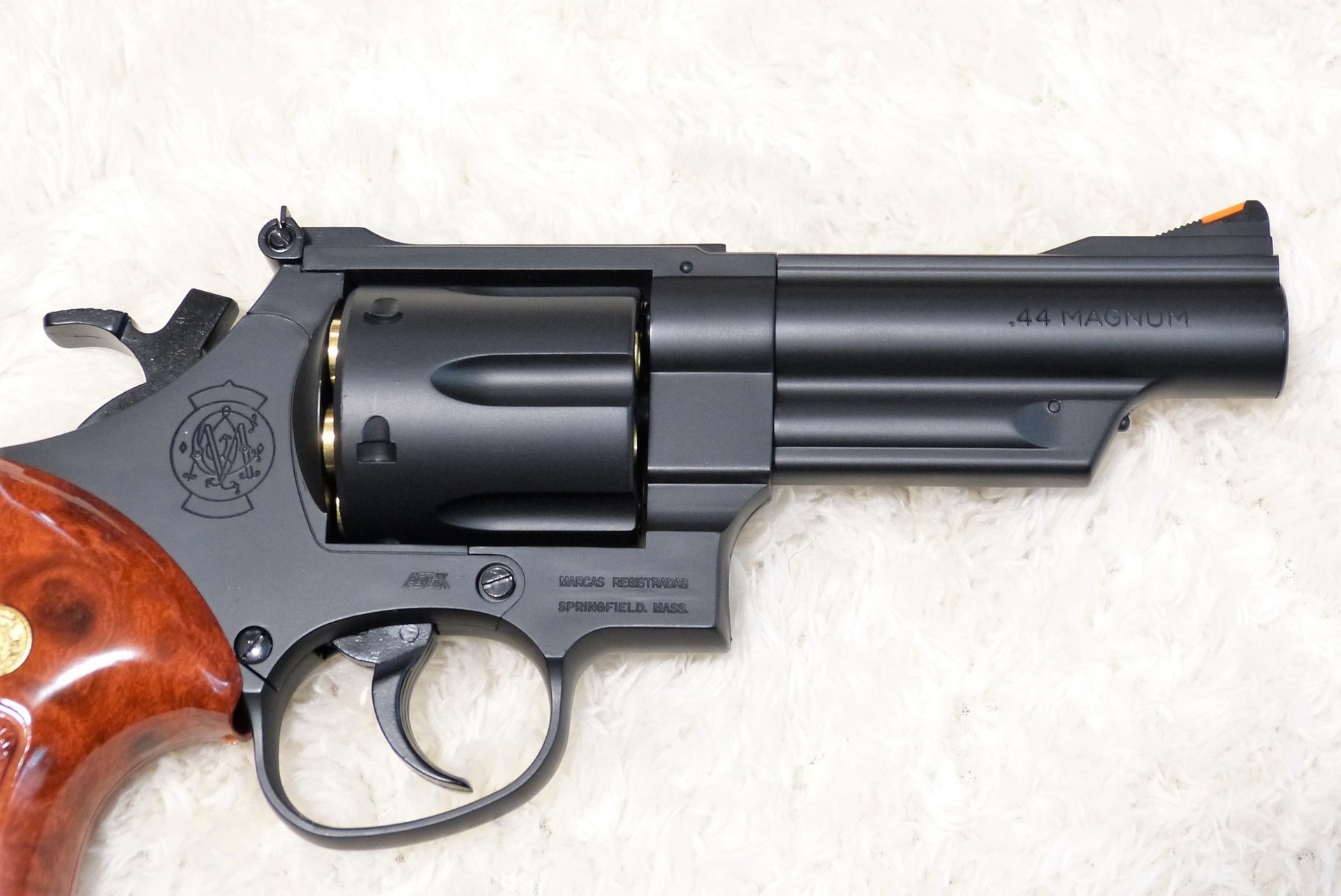 クラウン製 S&W M29 4インチ ガスリボルバーの性能とデザインを