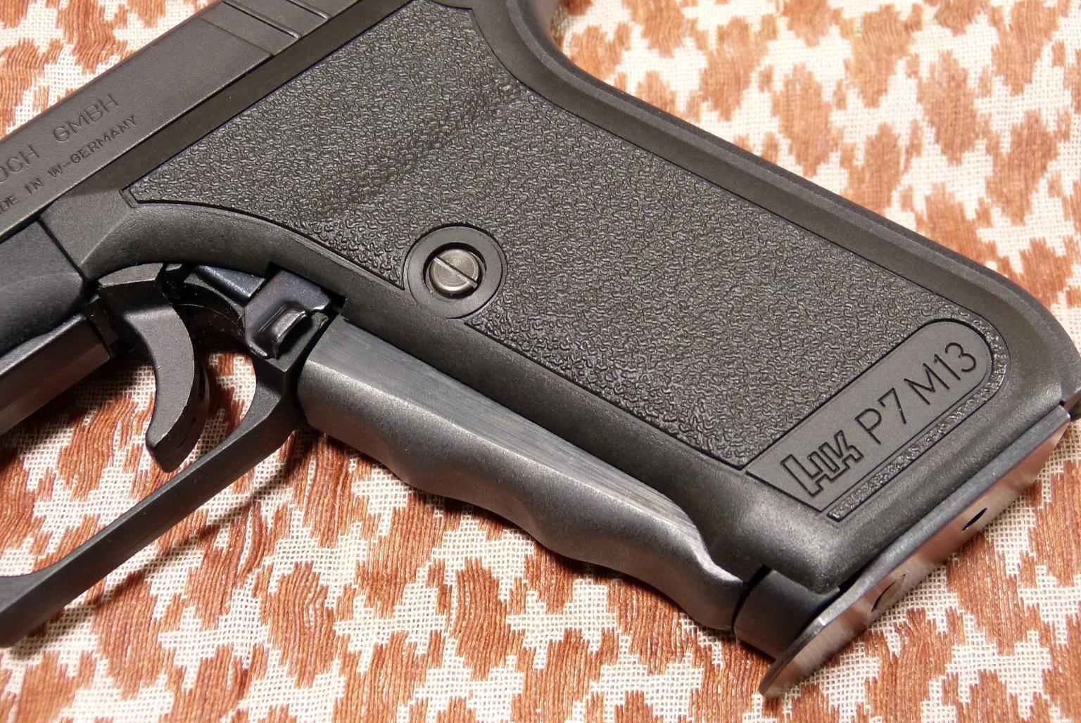 MGC H&K P7M13 ガスガンをレビュー: まる吉のトイガン基地